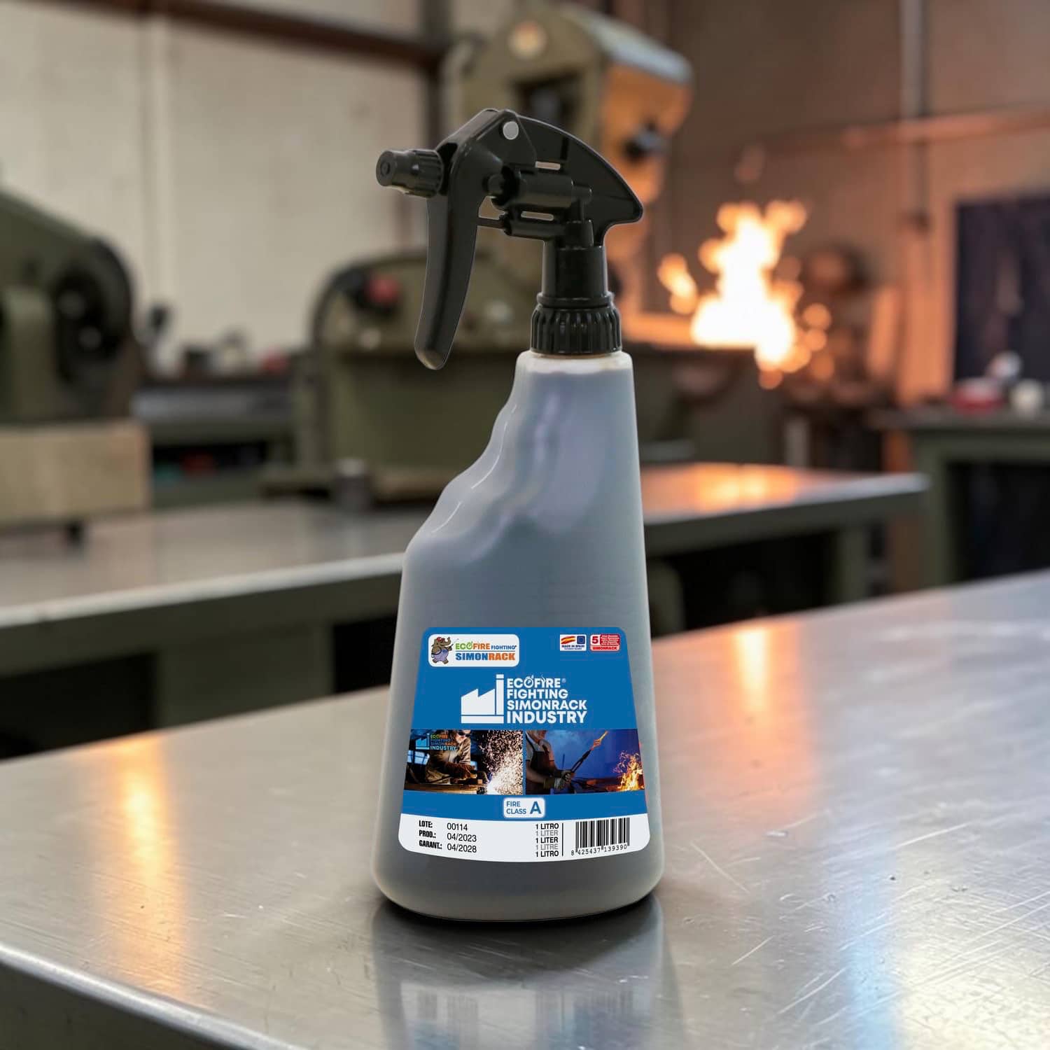 Spray pulvérisateur Ecofire Industry posé sur une table industrielle dans un atelier