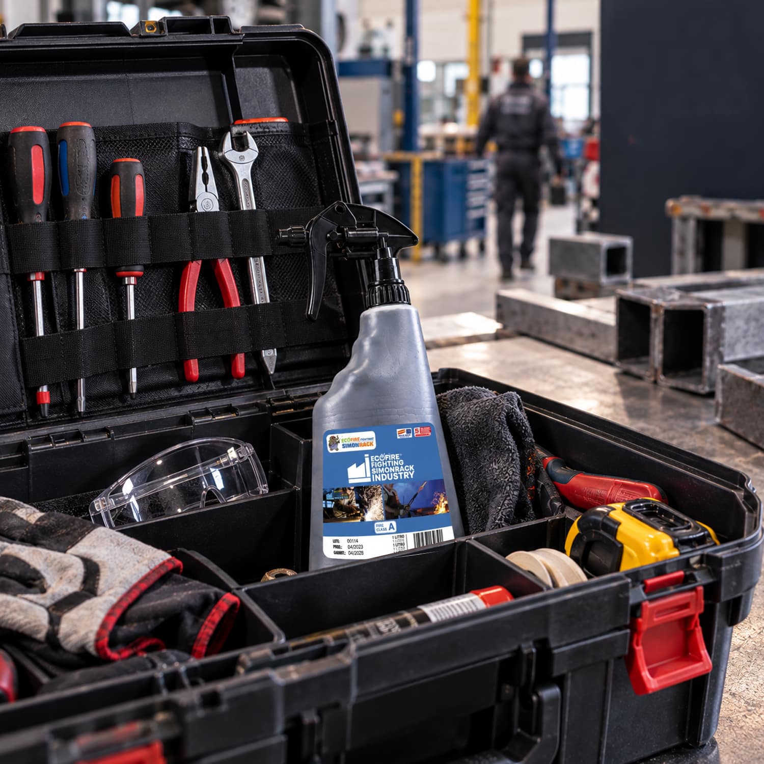 Vaporisateur d'un litre pour l'atelier : traitement préventif avant soudure et découpe, extinction sur équipements sous tension et batteries lithium.